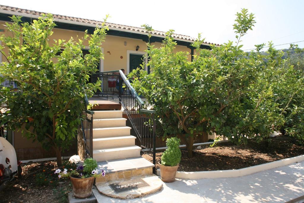 Marathes Studios Áyios Nikítas Exterior foto