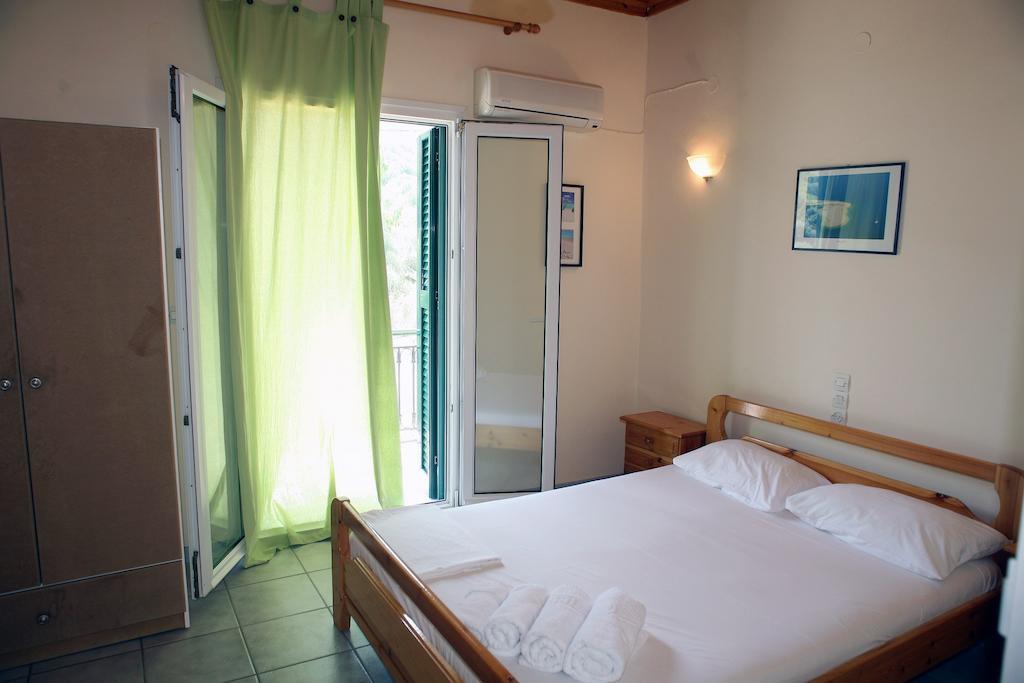 Marathes Studios Áyios Nikítas Quarto foto